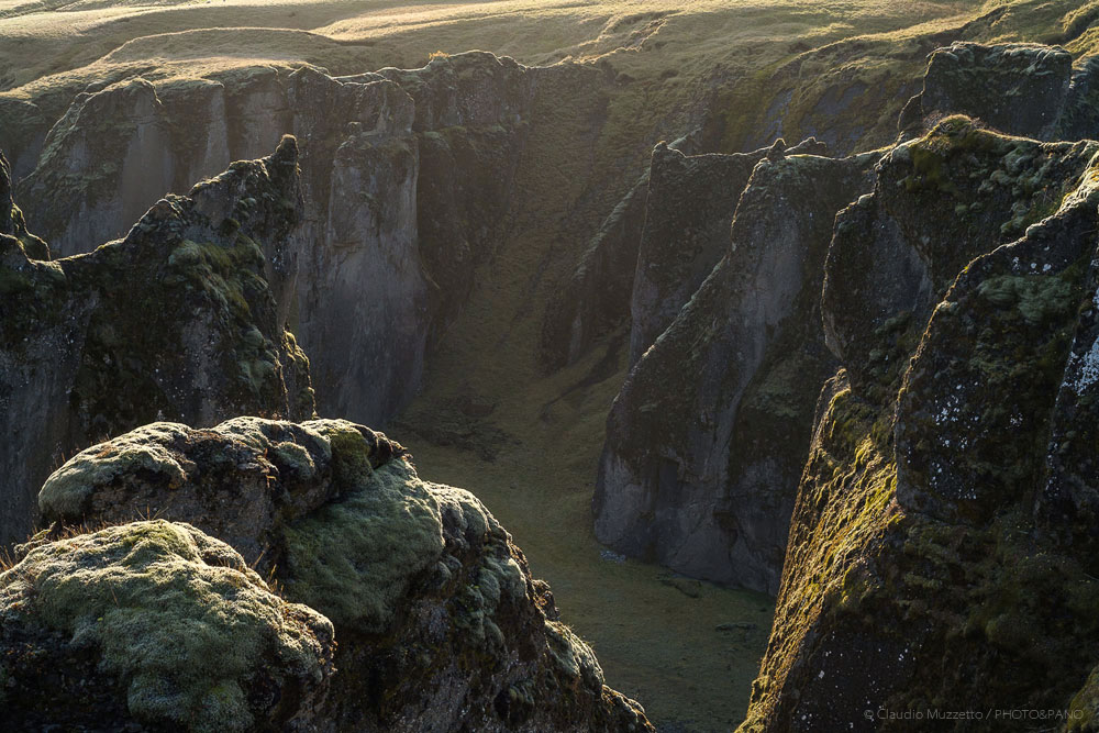 Islanda - controluce nel canyon di Fjadrargljufur