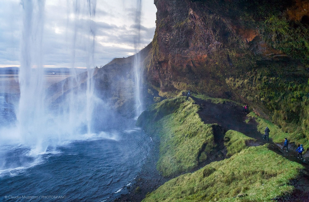 Islanda - cascata di Seljalandsfoss